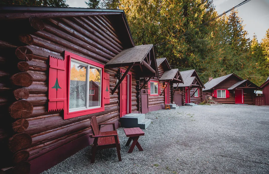Gateway Inn & Cabins-1